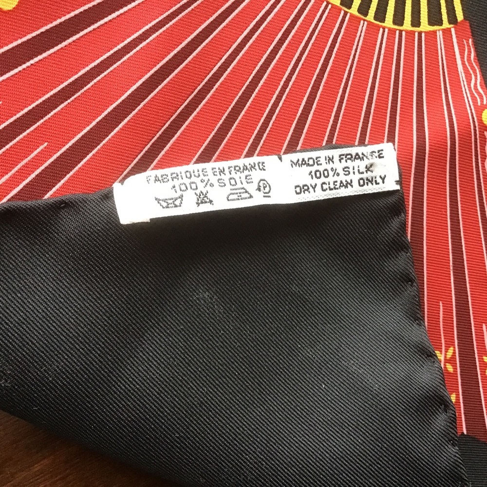 HERMES Kimonos et Inros Anne Faivre Black 90 Silk Scarf Asian Japanese RARE‎ - Picture 8 of 8